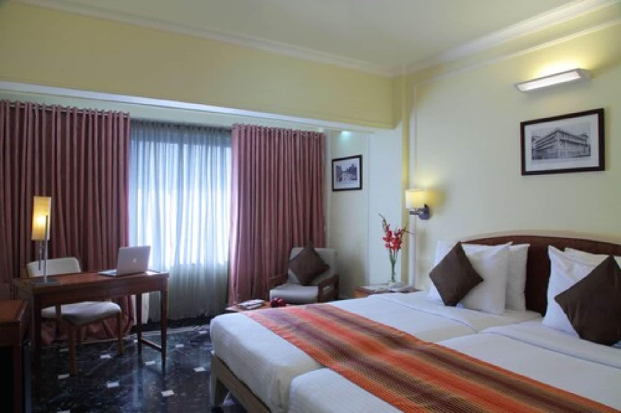Hiltop Hotel Mumbai Exterior foto