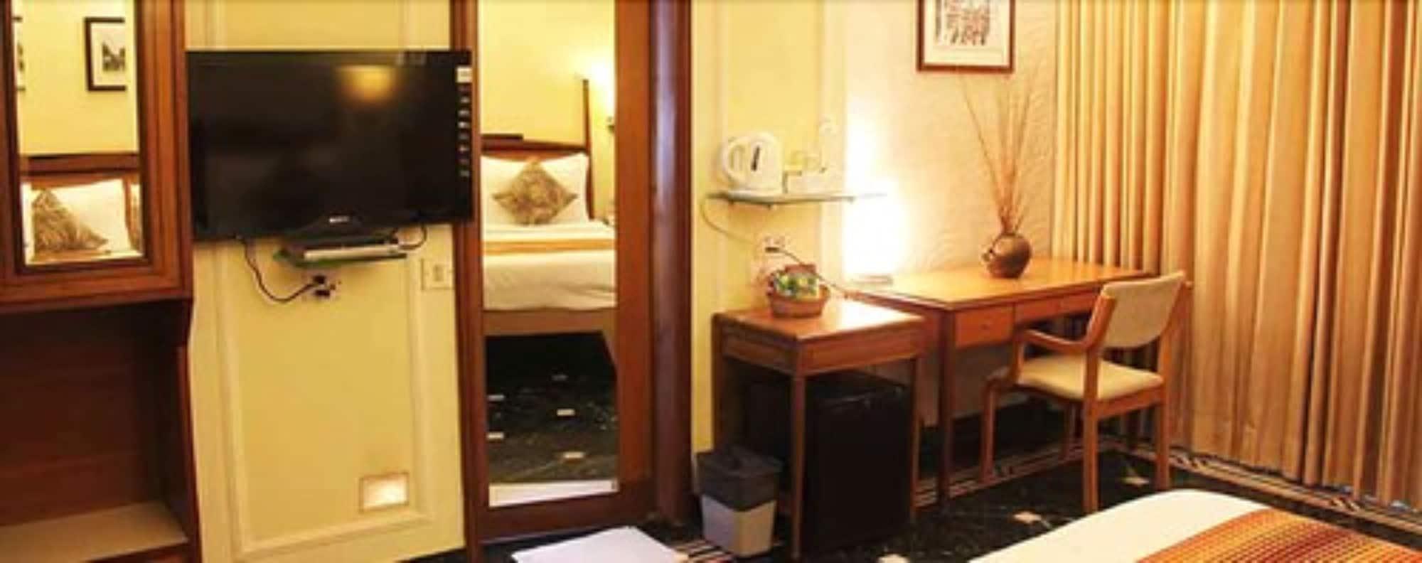 Hiltop Hotel Mumbai Exterior foto