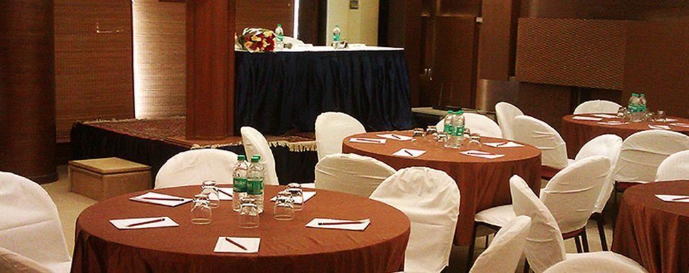 Hiltop Hotel Mumbai Exterior foto
