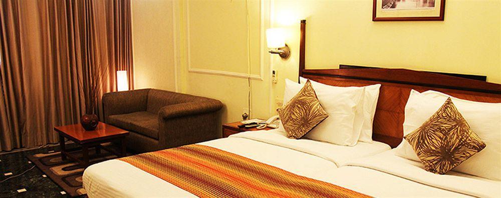 Hiltop Hotel Mumbai Exterior foto