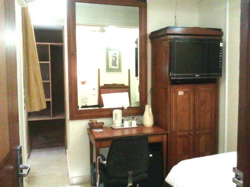 Hiltop Hotel Mumbai Exterior foto