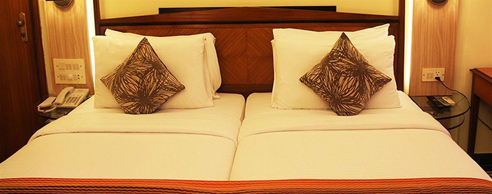 Hiltop Hotel Mumbai Exterior foto