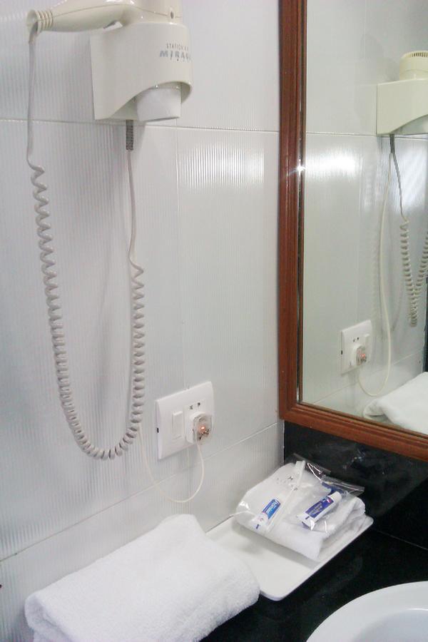 Hiltop Hotel Mumbai Exterior foto