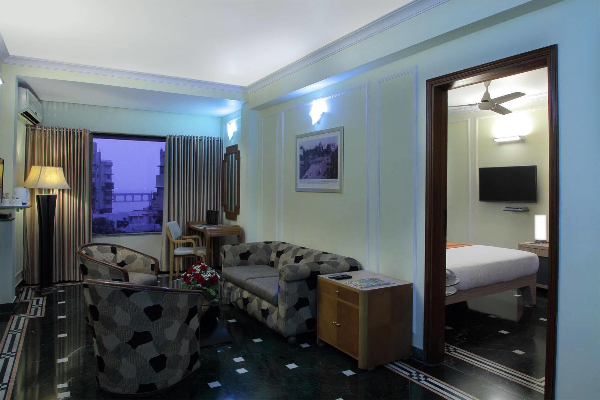 Hiltop Hotel Mumbai Exterior foto