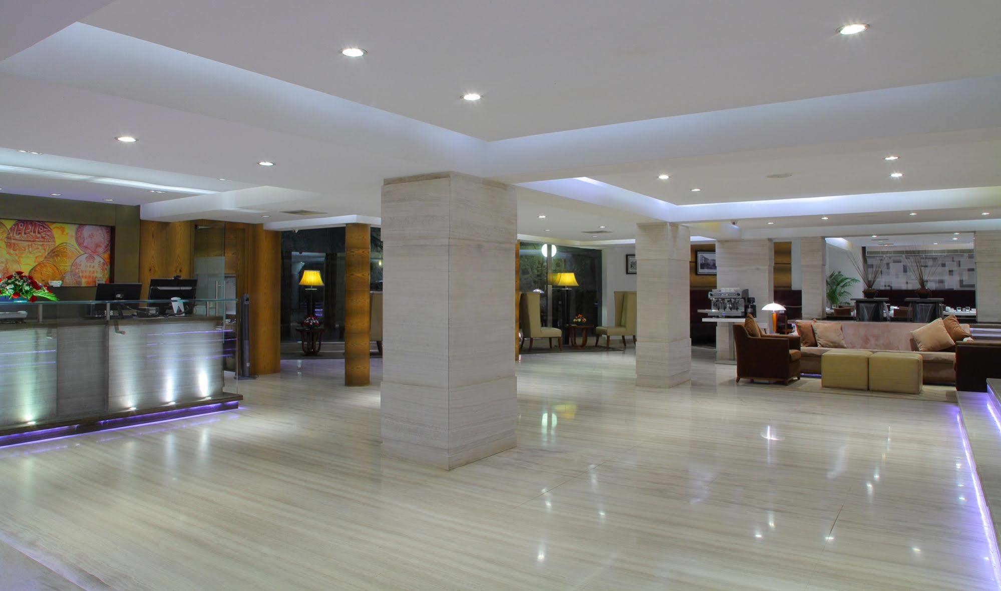 Hiltop Hotel Mumbai Exterior foto
